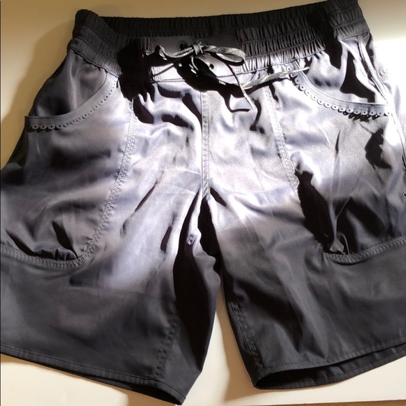Lululemon shorts - Picture 4 of 5